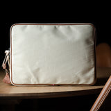 Contenu de la coque pour MacBook. Naturel