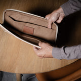 Contenu de la coque pour MacBook. Naturel