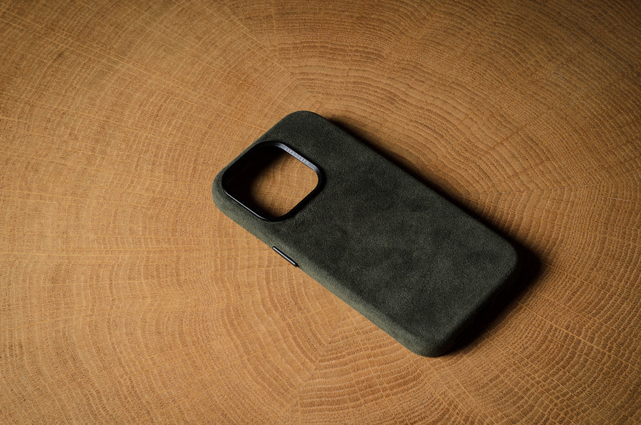 Fuzzy Alcantara iPhone 15 Pro Cover . Forest Green