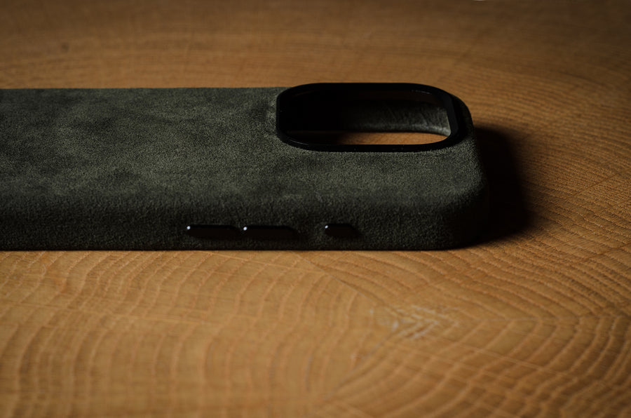 Fuzzy Alcantara iPhone 15 Pro Cover . Forest Green