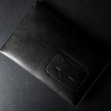 Petite enveloppe en cuir. Charbon