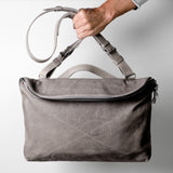 Sac messager décontracté. Gris cassé