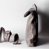 Sac messager décontracté. Gris cassé
