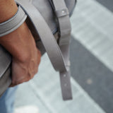 Sac messager décontracté. Gris cassé