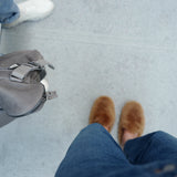 Sac messager décontracté. Gris cassé