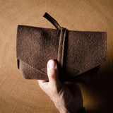 Enveloppe de laine câblée. Cacao