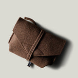 Enveloppe de laine câblée. Cacao
