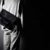 Zusammenklappbare Laptoptasche. Schwarze Kohle