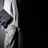 Zusammenklappbare Laptoptasche. Schwarze Kohle