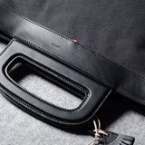 Zusammenklappbare Laptoptasche. Schwarze Kohle