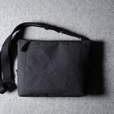 Zusammenklappbare Laptoptasche. Schwarze Kohle