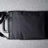 Zusammenklappbare Laptoptasche. Schwarze Kohle