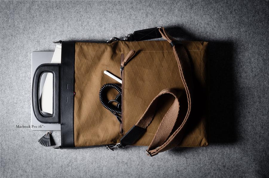 Sacoche pliable pour ordinateur portable. Noir/brun