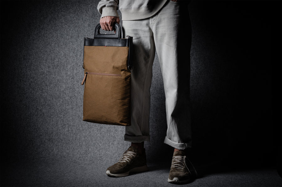 Sacoche pliable pour ordinateur portable. Noir/brun