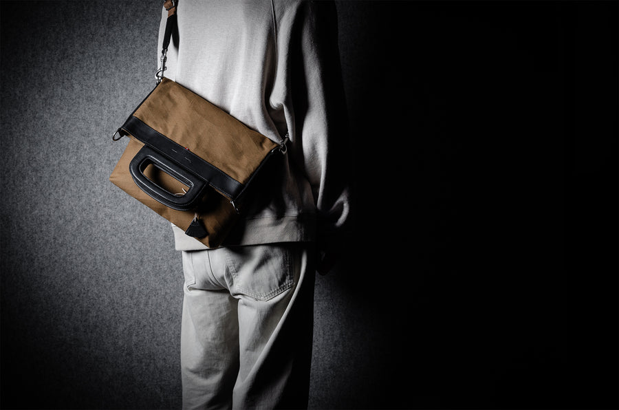 Sacoche pliable pour ordinateur portable. Noir/brun