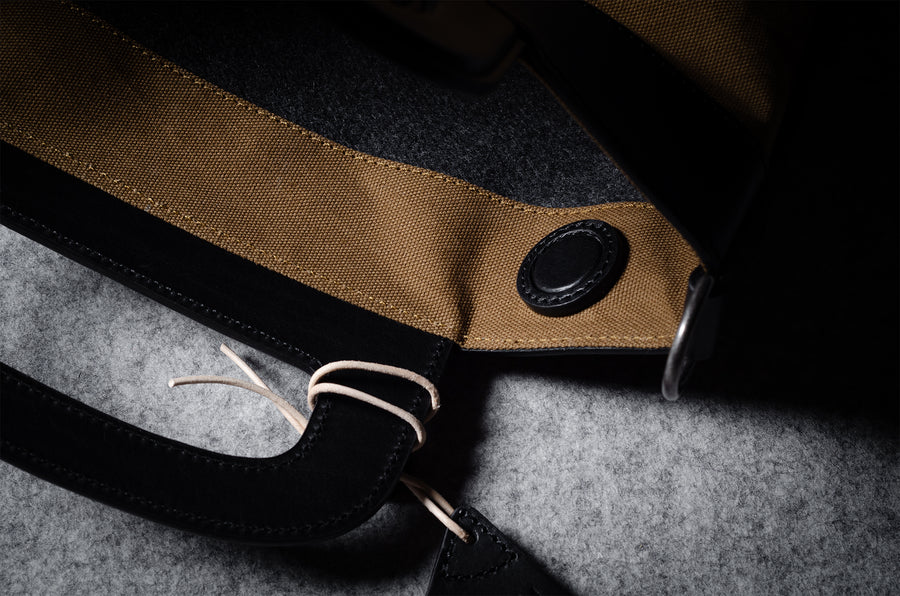 Sacoche pliable pour ordinateur portable. Noir/brun