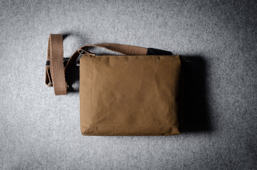 Sacoche pliable pour ordinateur portable. Noir/brun