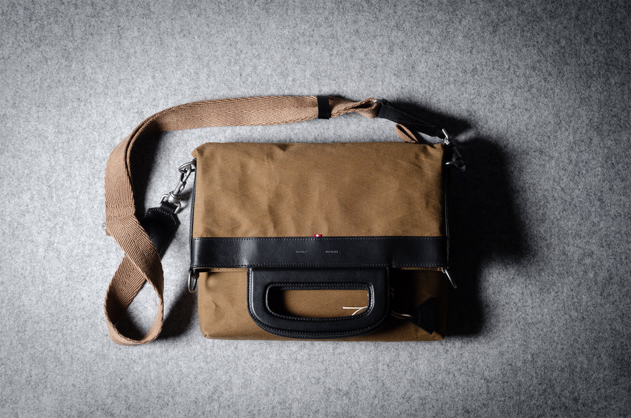Sacoche pliable pour ordinateur portable. Noir/brun