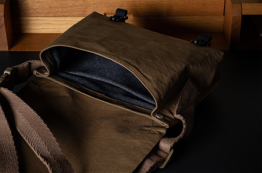 Canvas Vintage Raw-edge Messenger Bag 