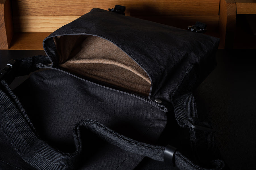 H Small Messenger Bag . Black Charcoal