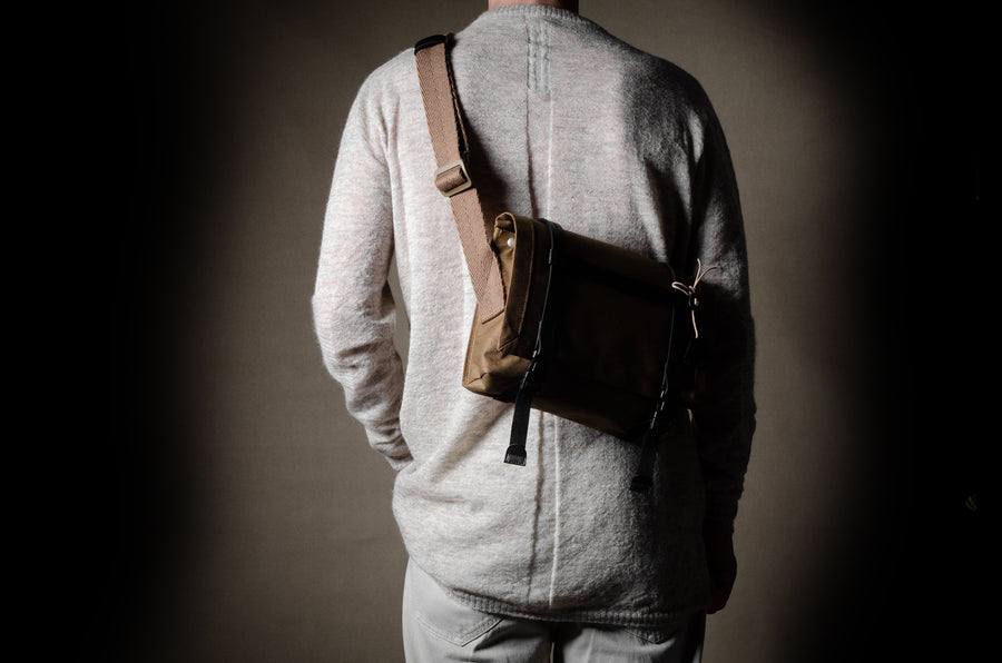 Small men's messenger bag hotsell