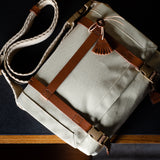H Small Messenger Bag . Classic Natural