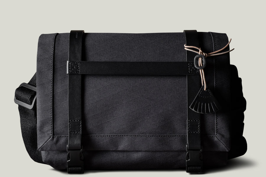 H Small Messenger Bag . Black Charcoal