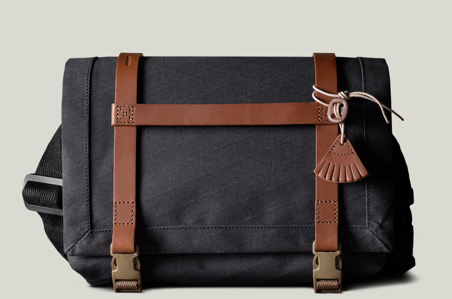 H Small Messenger Bag . Classic Charcoal