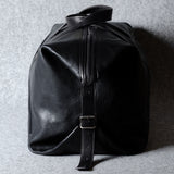 Zwischenstopp Reisetasche. Kohle