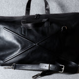 Zwischenstopp Reisetasche. Kohle