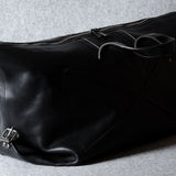 Zwischenstopp Reisetasche. Kohle