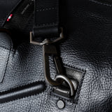 Zwischenstopp Reisetasche. Kohle