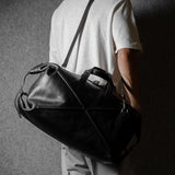 Zwischenstopp Reisetasche. Kohle