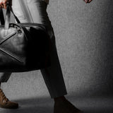 Zwischenstopp Reisetasche. Kohle