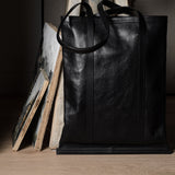 Sac à livres en cuir Poet. Charbon