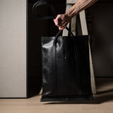 Sac à livres en cuir Poet. Charbon