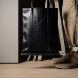 Sac à livres en cuir Poet. Charbon