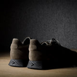 R1 Sneaker. Waldgrünes Wildleder