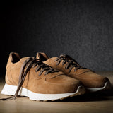 R1 Sneaker. Hellbraunes Wildleder