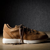 R1 Sneaker. Hellbraunes Wildleder