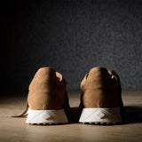 R1 Sneaker. Hellbraunes Wildleder