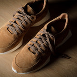 R1 Sneaker. Hellbraunes Wildleder