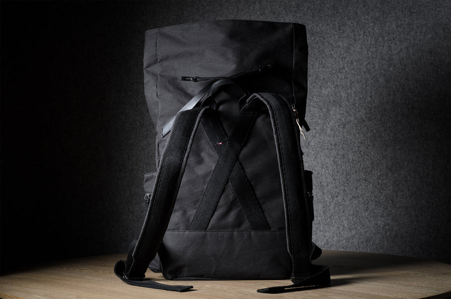 Rolltop-Rucksack. Schwarze Kohle