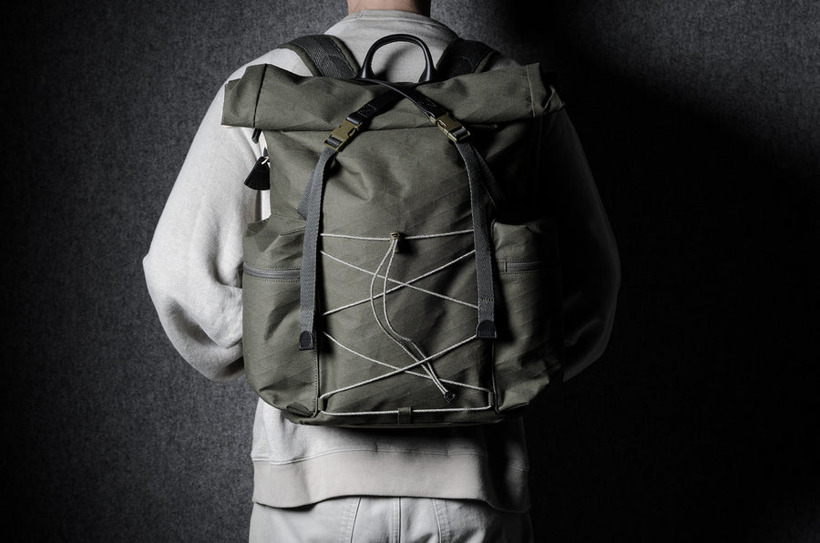 Rolltop-Rucksack. Schwarzer Wald