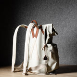 Rolltop-Rucksack. Klassisch natürlich