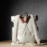 Rolltop-Rucksack. Klassisch natürlich