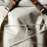 Rolltop-Rucksack. Klassisch natürlich