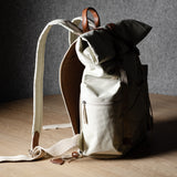 Rolltop-Rucksack. Klassisch natürlich