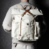 Rolltop-Rucksack. Klassisch natürlich