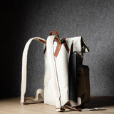 Rolltop-Rucksack. Klassisch natürlich